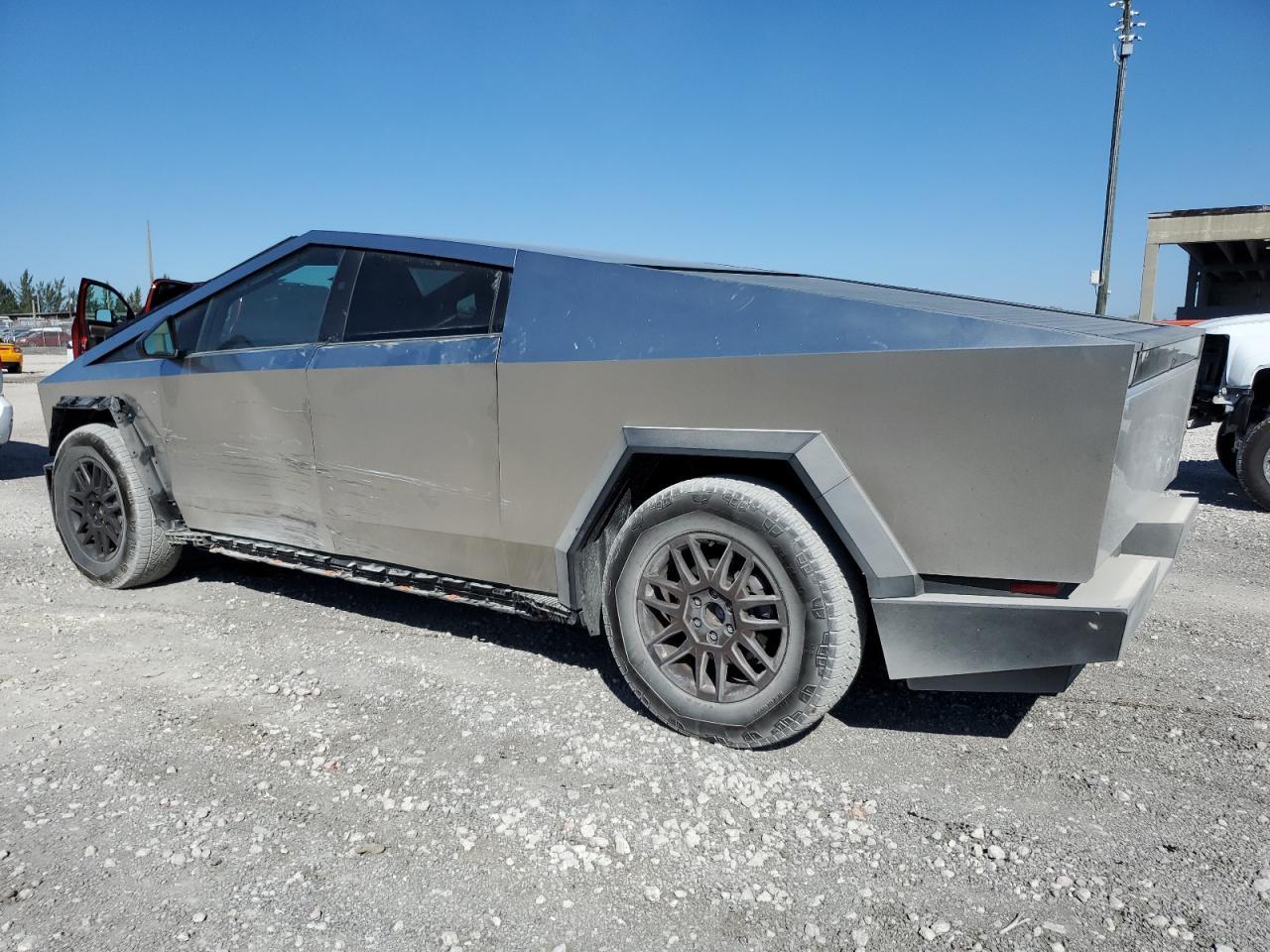 2024 TESLA CYBERTRUCK - Фото 2