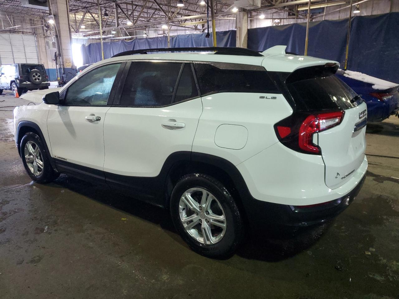 2023 GMC TERRAIN SL - Фото 2