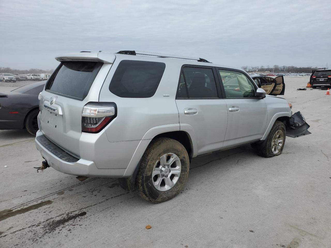 2020 TOYOTA 4RUNNER SR - Фото 3