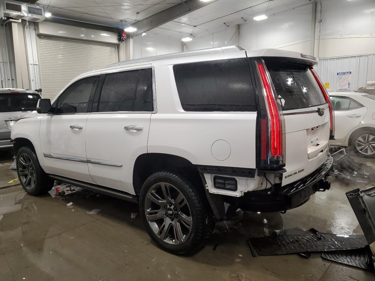 2016 CADILLAC ESCALADE P - Фото 2