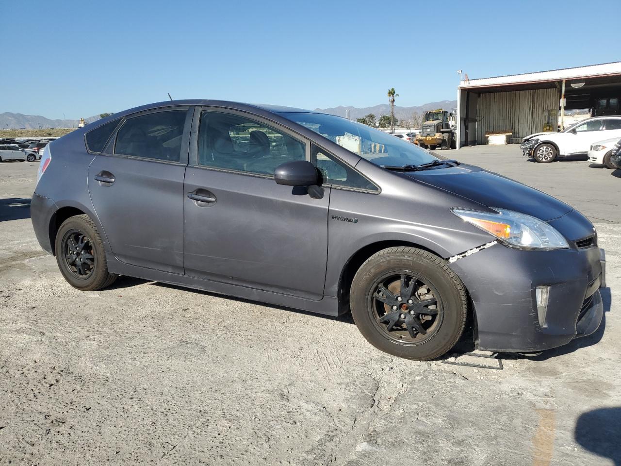 2015 TOYOTA PRIUS - Фото 4