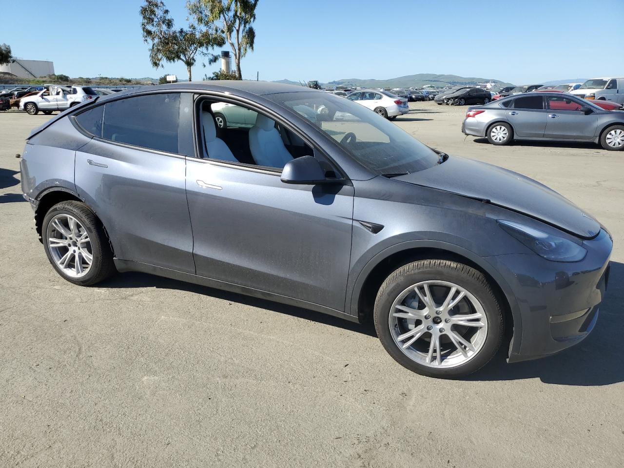 2024 TESLA MODEL Y - Image 4