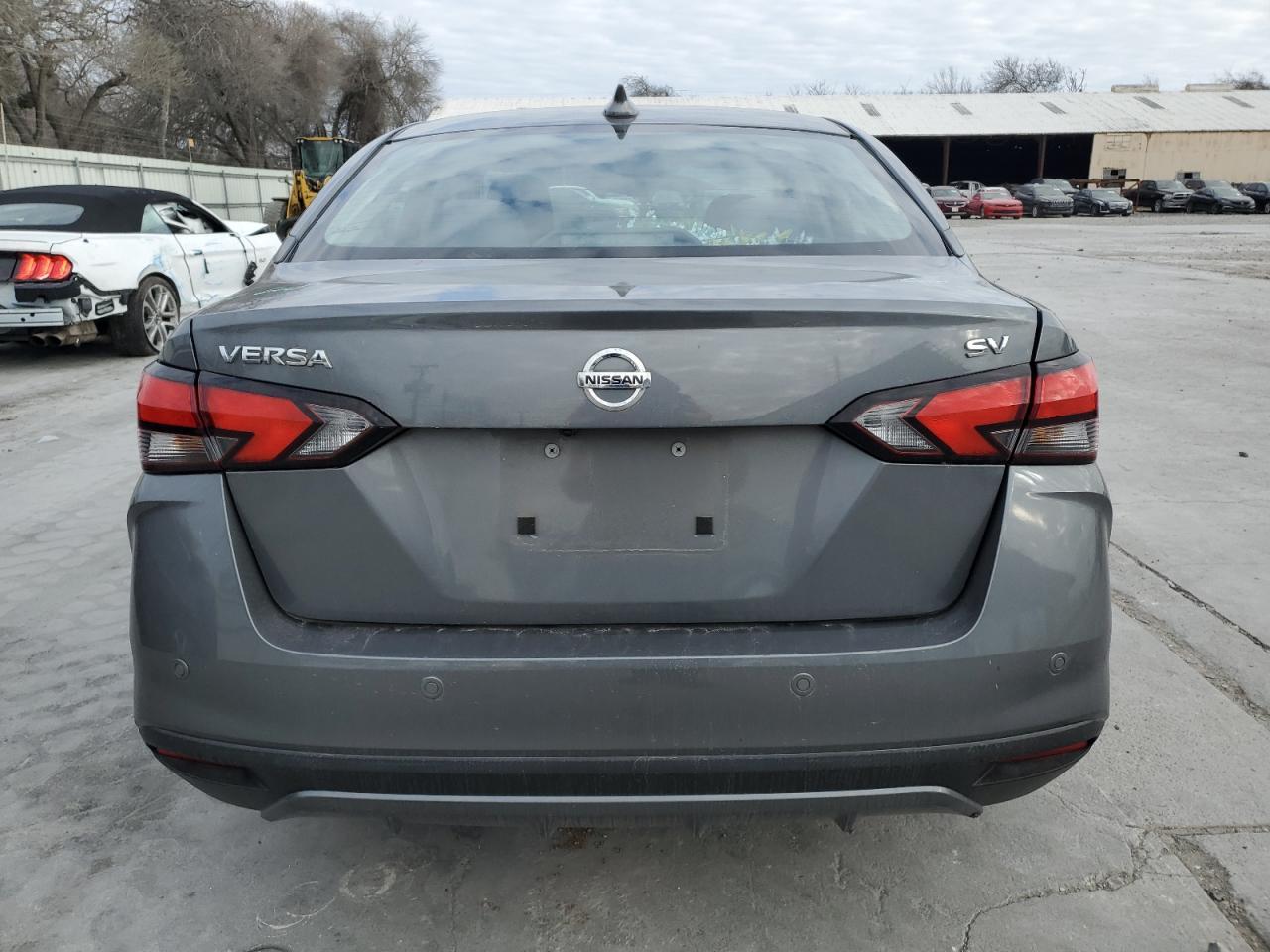 2021 NISSAN VERSA SV - Фото 6