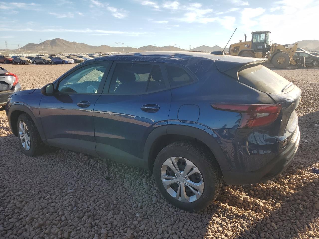 2024 CHEVROLET TRAX LS - Image 2