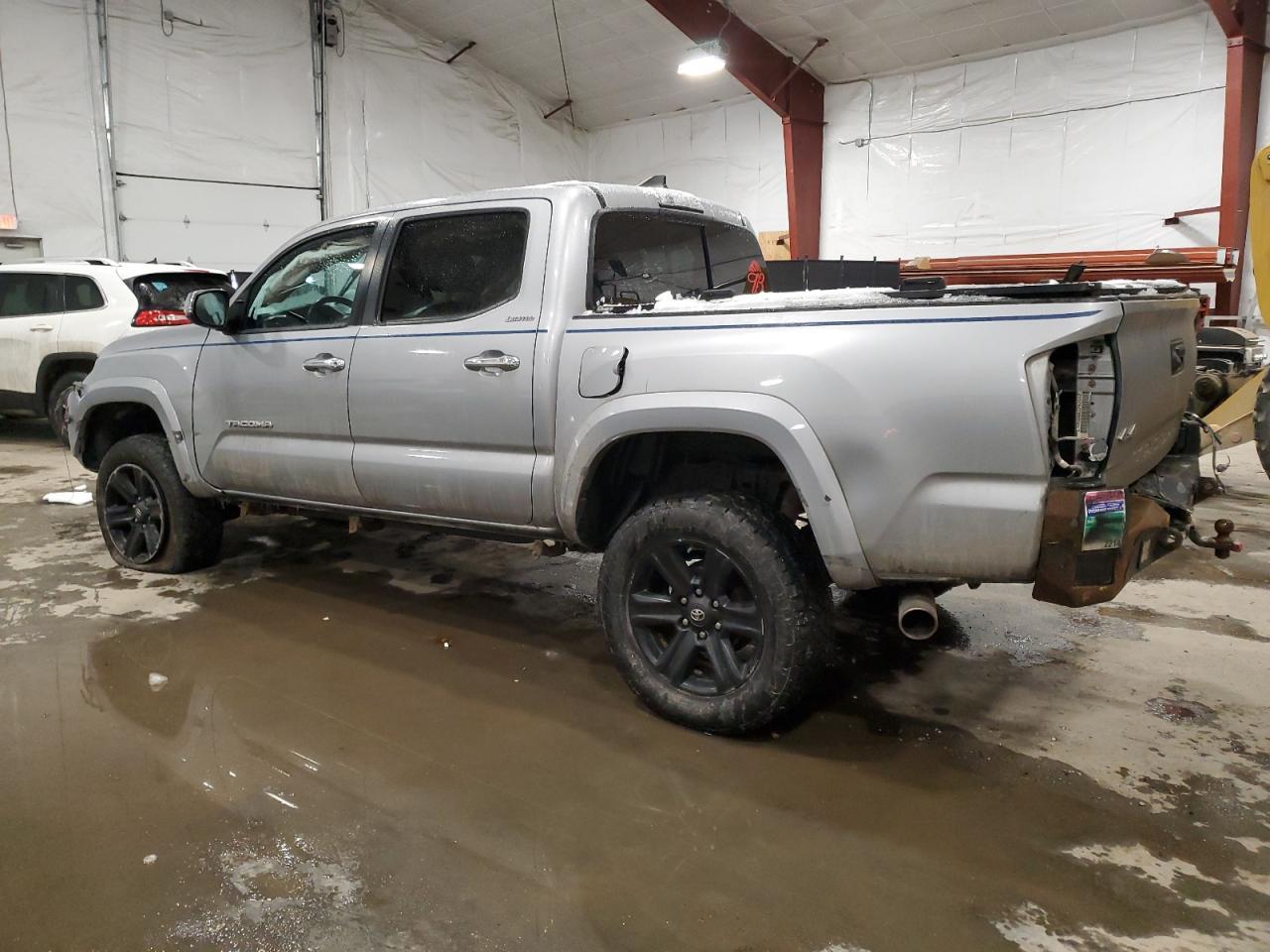 2017 TOYOTA TACOMA DOU - Фото 2