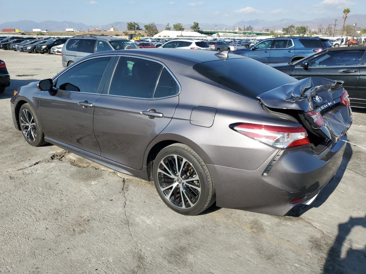 2020 TOYOTA CAMRY SE - Фото 2
