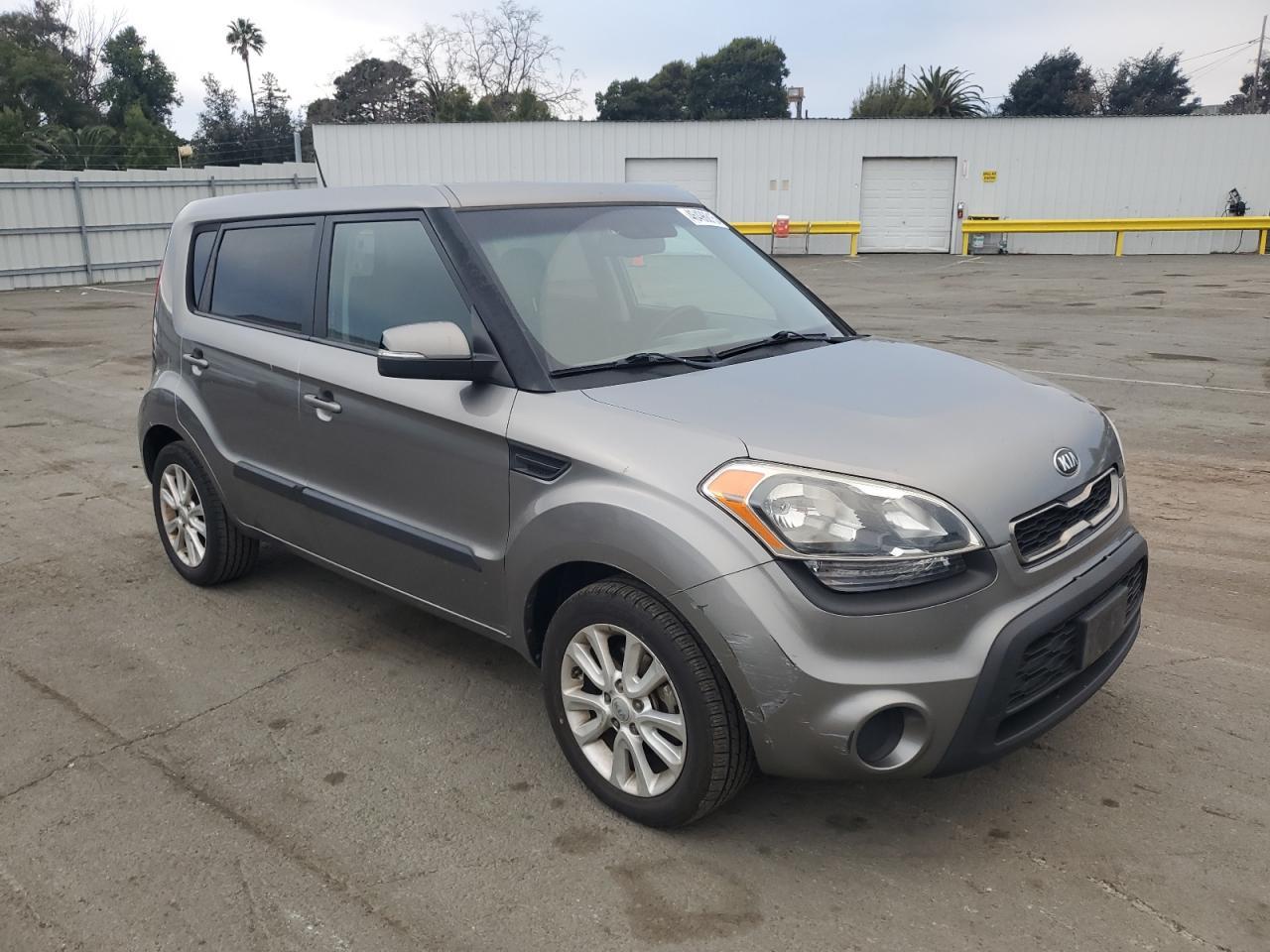 2013 KIA SOUL + - Image 4