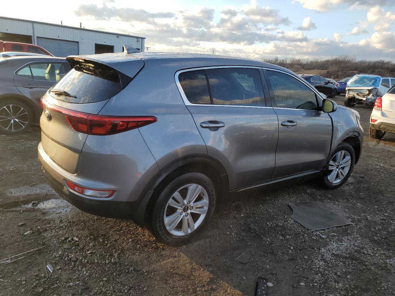 2017 KIA SPORTAGE L - Image 3