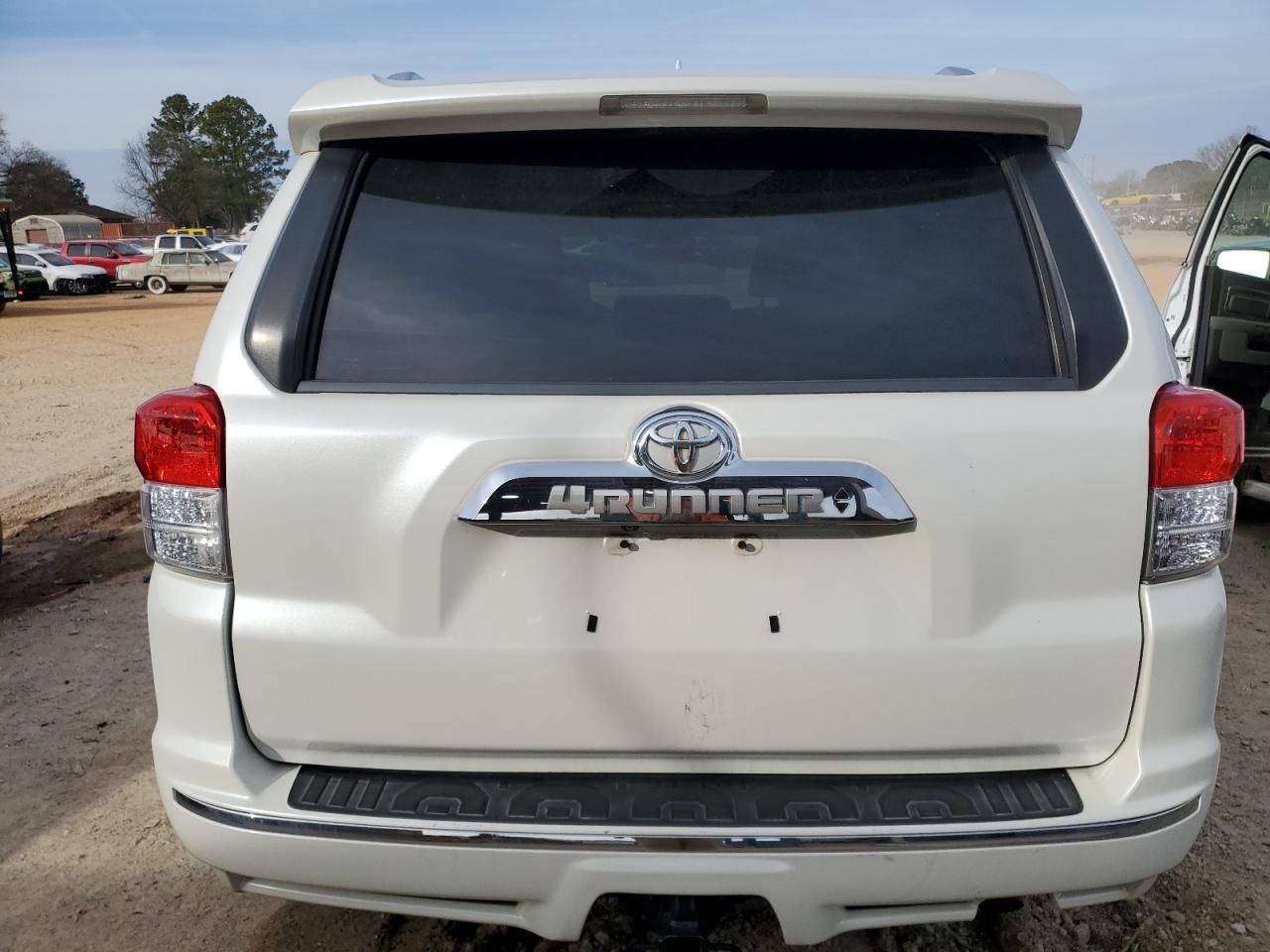 2011 TOYOTA 4RUNNER SR - Image 6