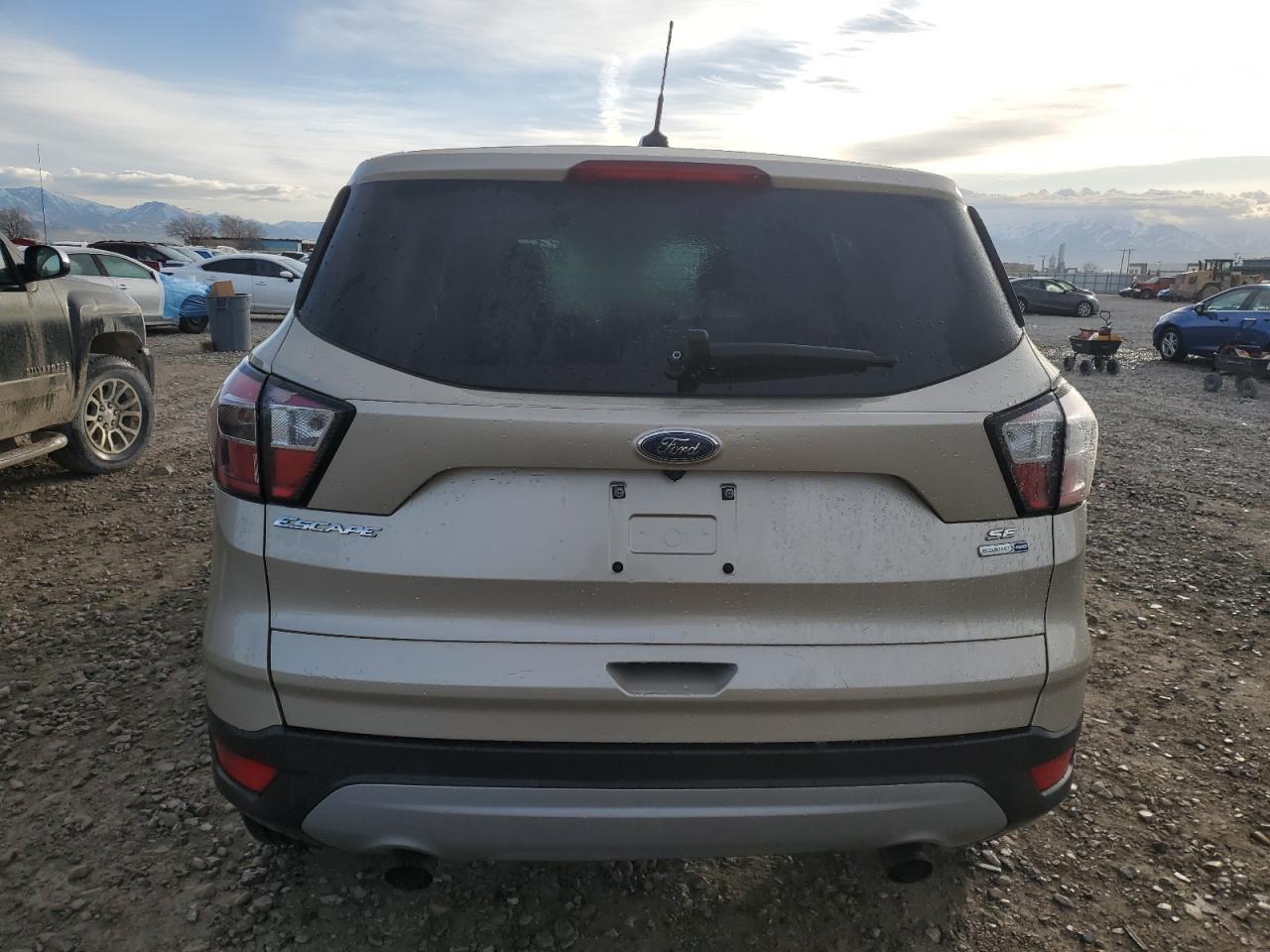 2017 FORD ESCAPE SE - Фото 6