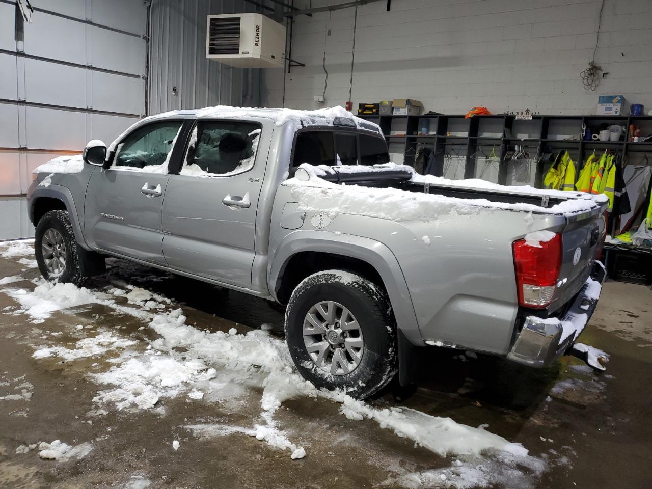 2017 TOYOTA TACOMA DOU - Фото 2