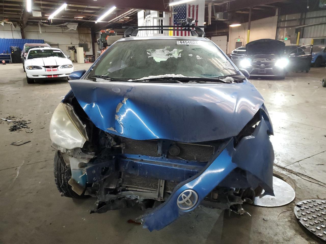 2013 TOYOTA PRIUS C - Фото 5