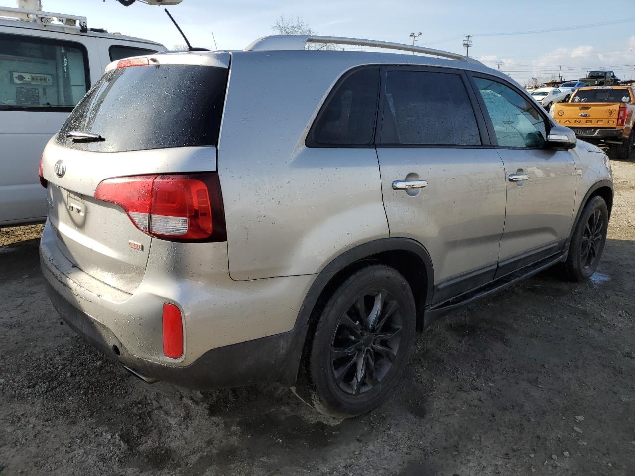 2015 KIA SORENTO LX - Image 3