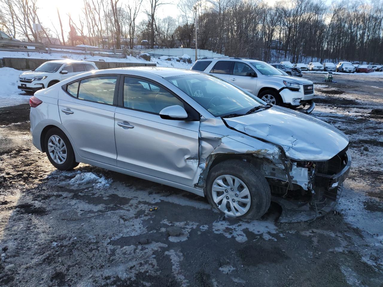 2018 HYUNDAI ELANTRA SE - Фото 4