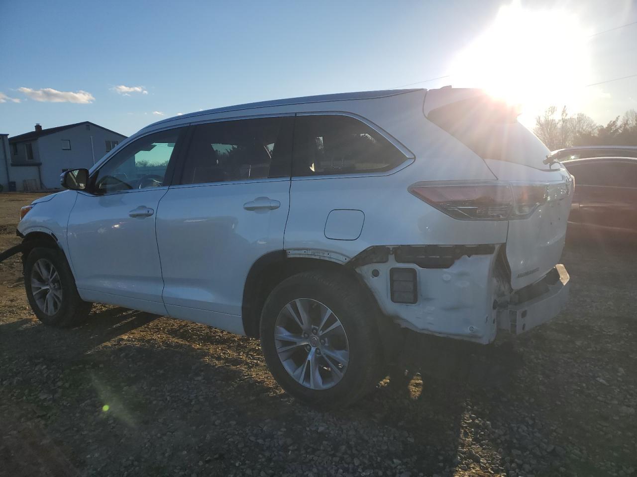 2015 TOYOTA HIGHLANDER - Фото 2