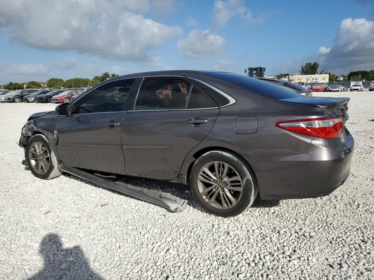 2016 TOYOTA CAMRY LE - Image 2