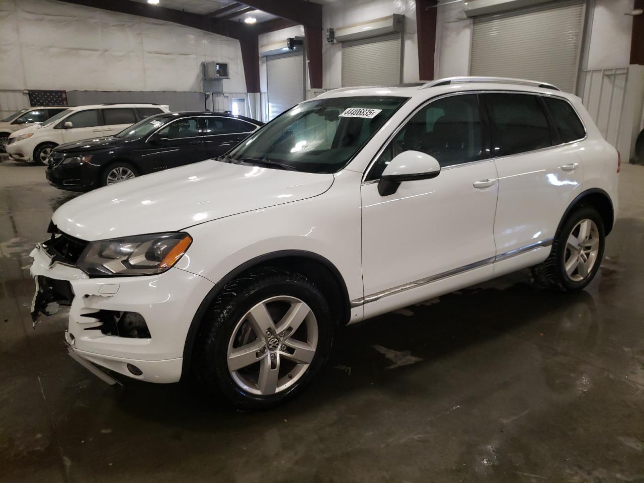 2014 VOLKSWAGEN TOUAREG V6