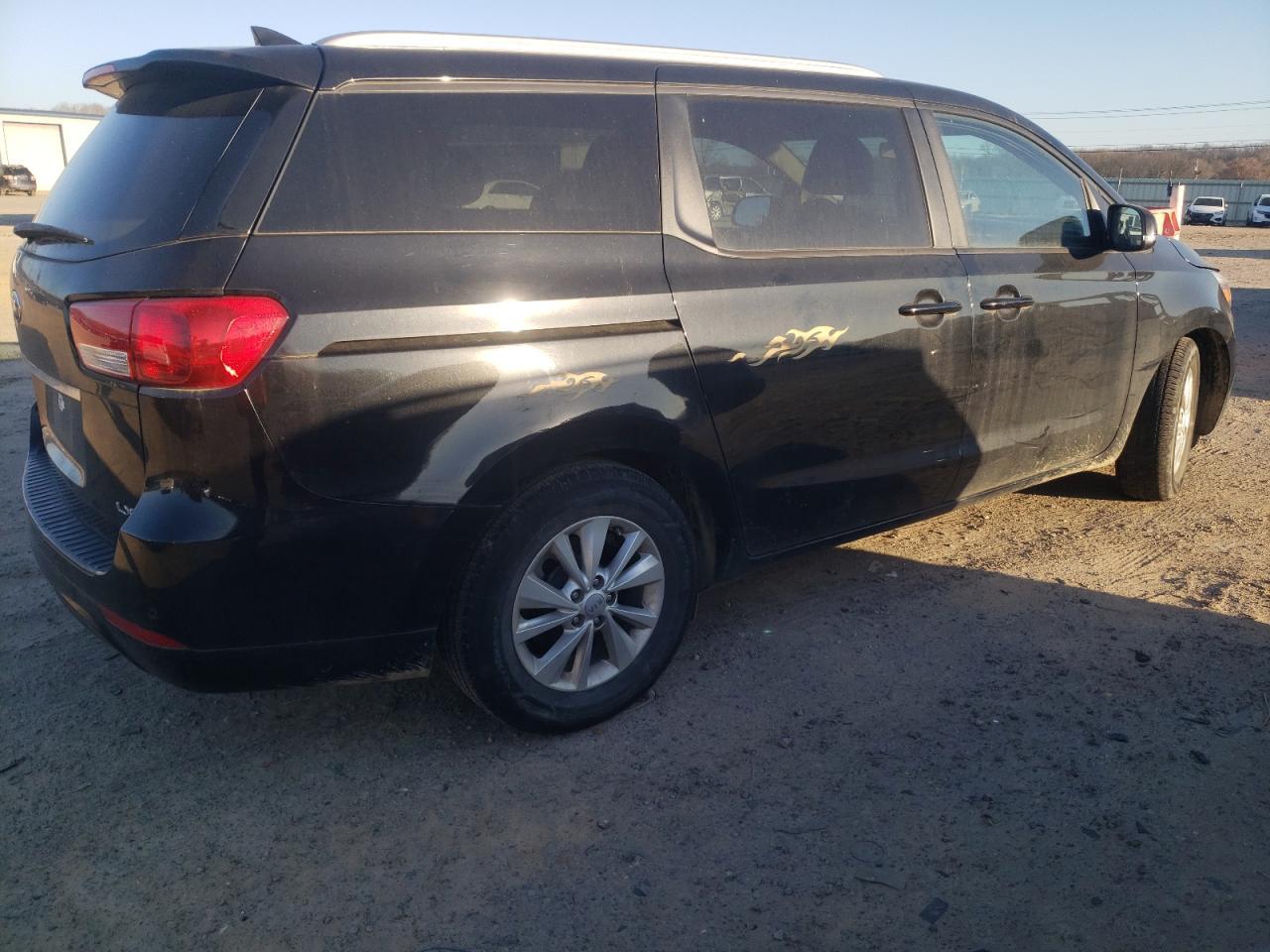 2017 KIA SEDONA LX - Image 3