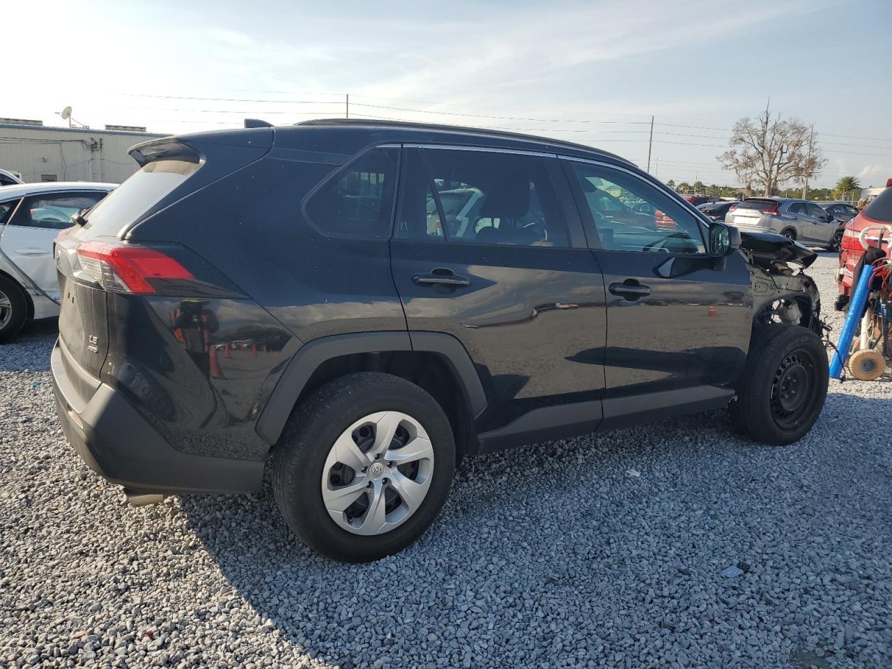 2021 TOYOTA RAV4 LE - Фото 3