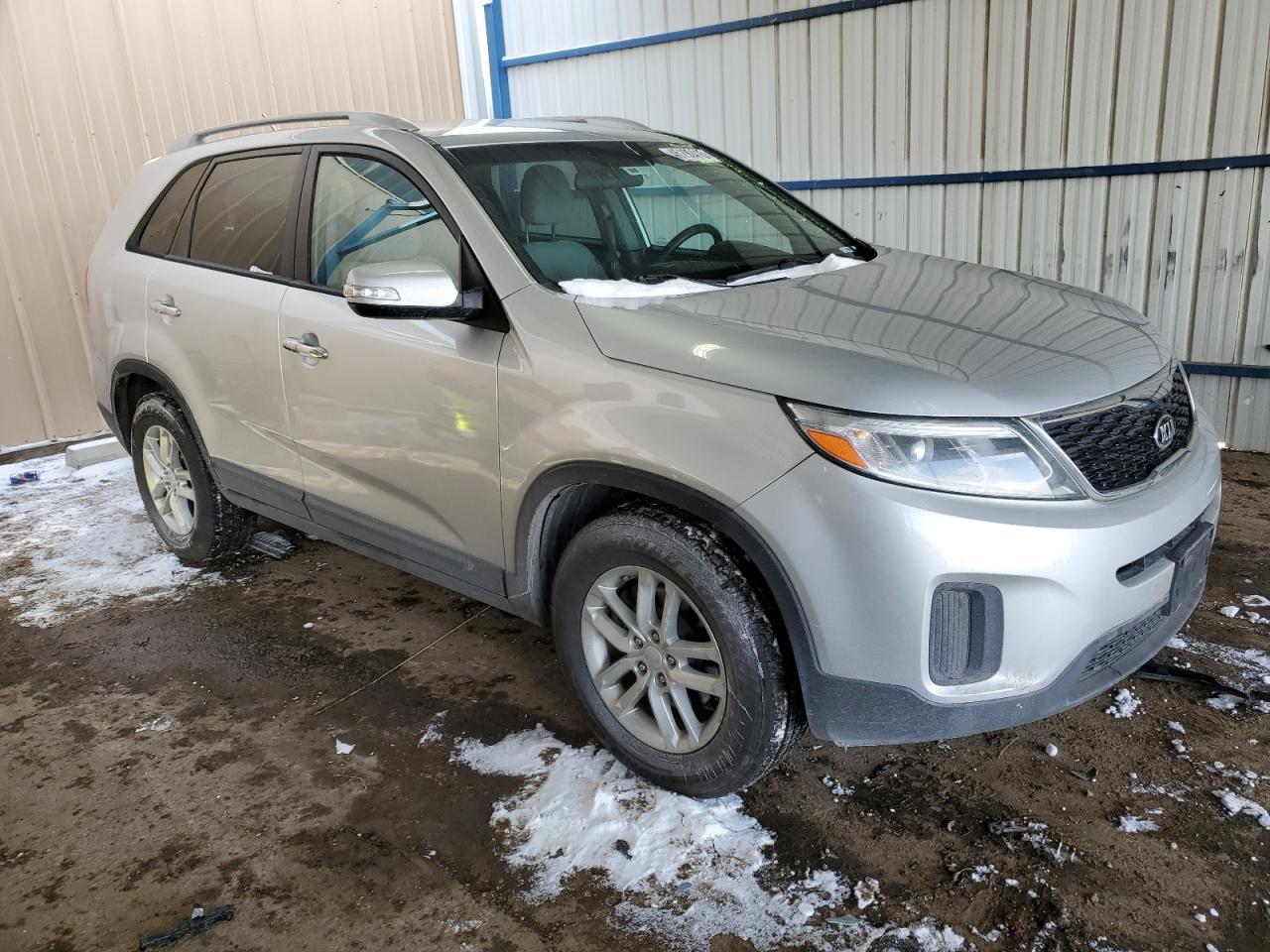 2015 KIA SORENTO LX - Image 4