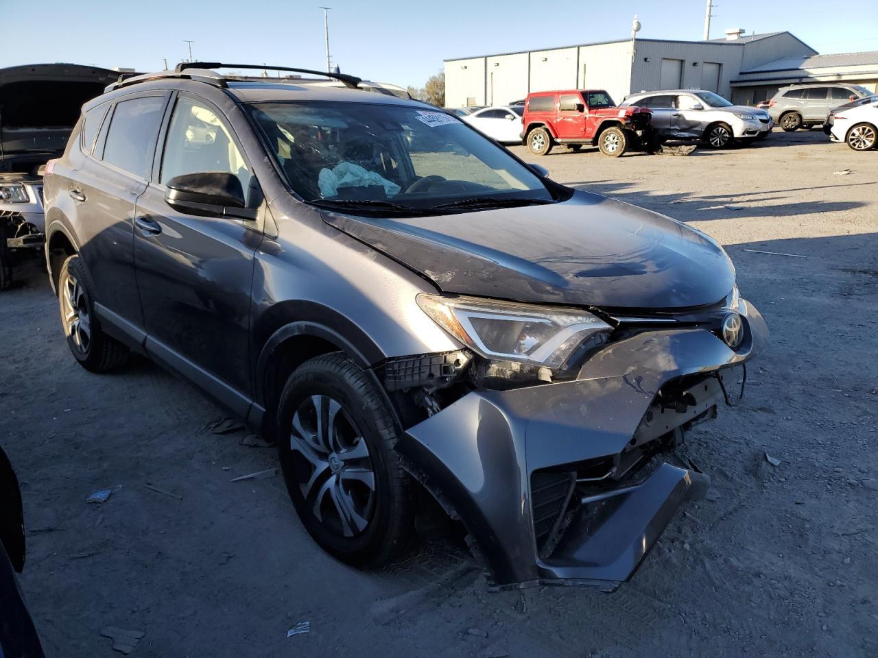2018 TOYOTA RAV4 LE - Фото 4