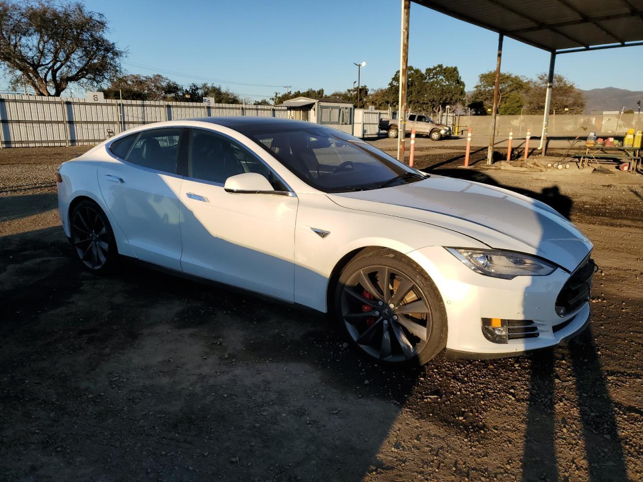 2015 TESLA MODEL S P8 - Image 4