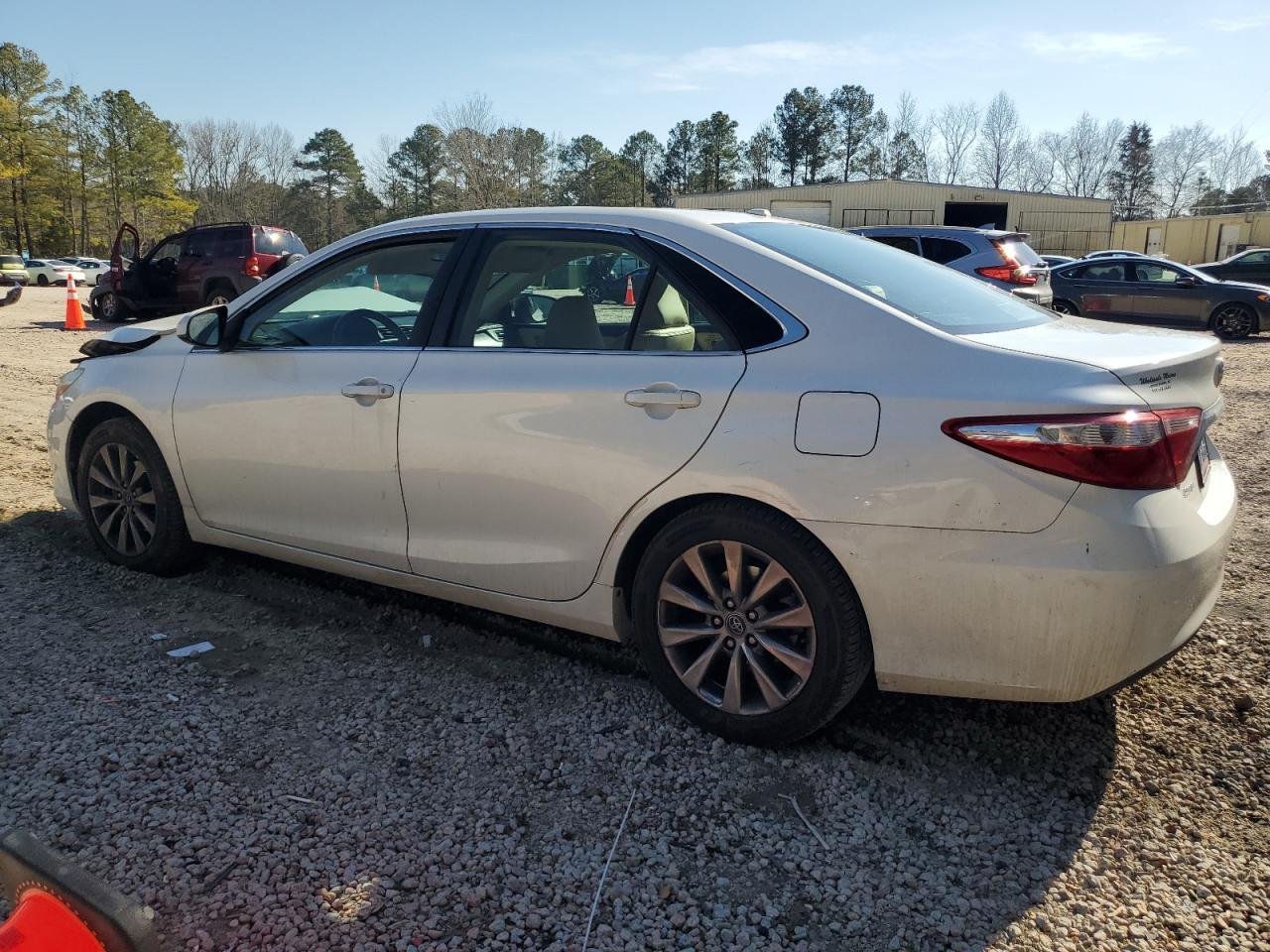 2016 TOYOTA CAMRY LE - Фото 2