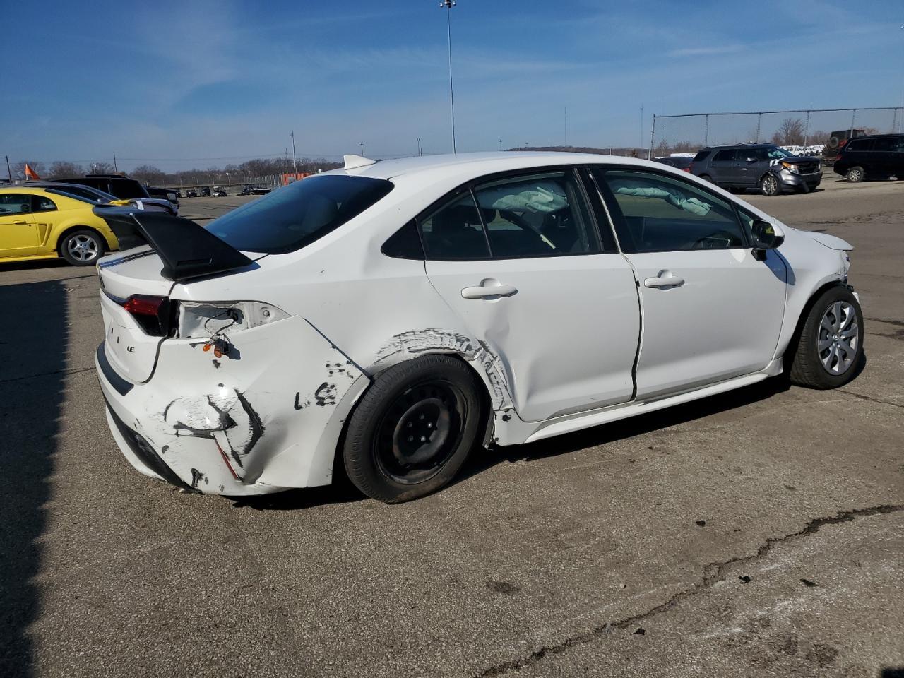 2020 TOYOTA COROLLA LE - Фото 3