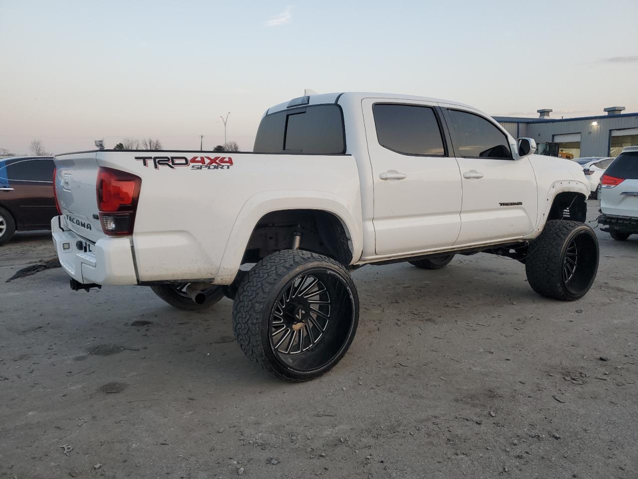2018 TOYOTA TACOMA DOU - Фото 3