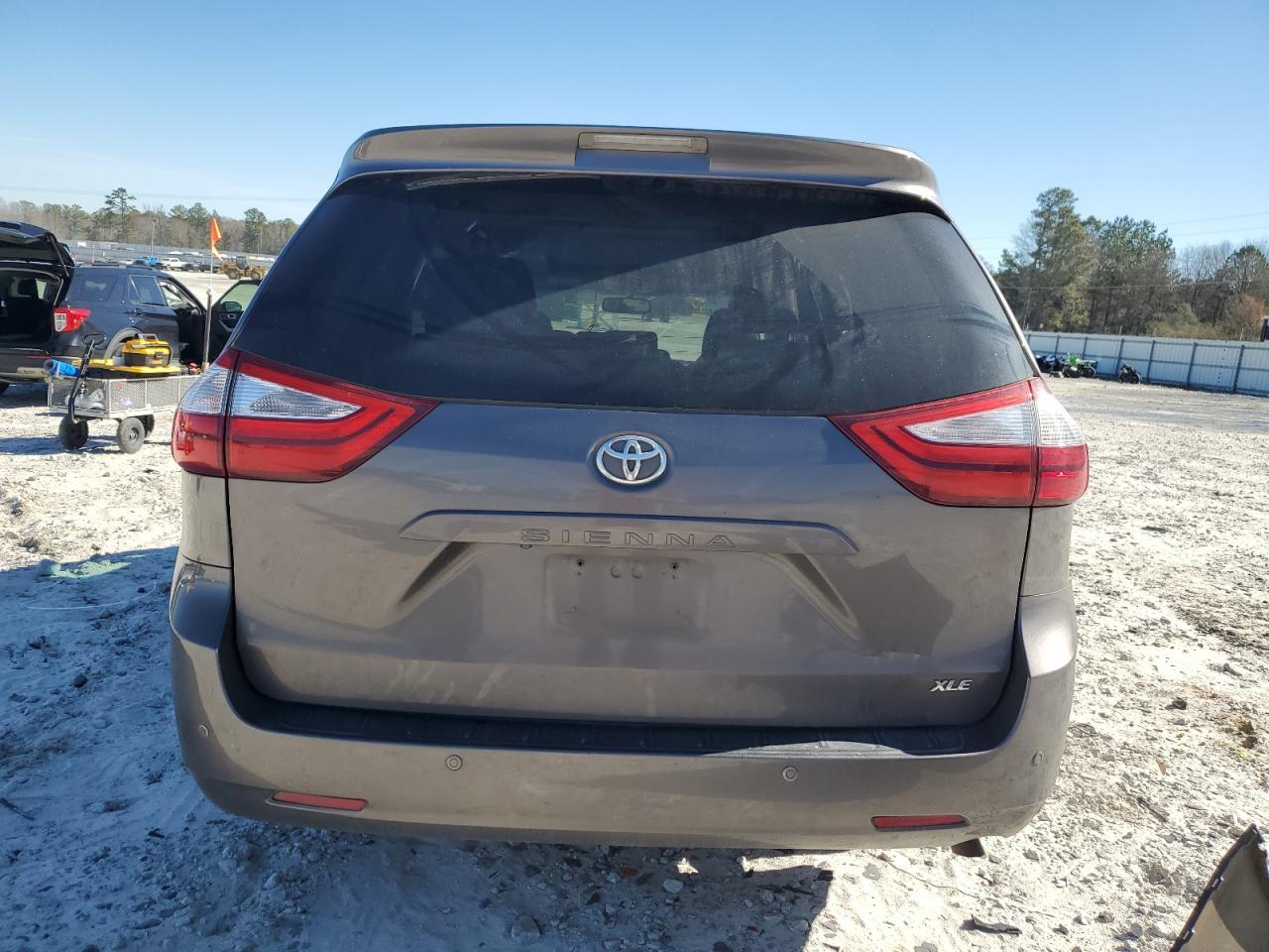 2015 TOYOTA SIENNA XLE - Фото 6