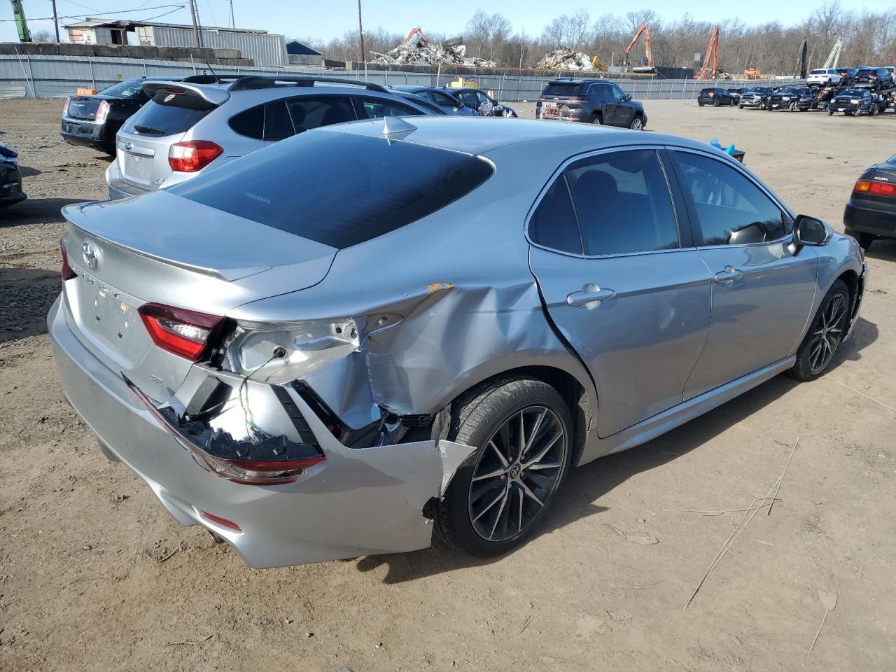 2021 TOYOTA CAMRY SE - Фото 3