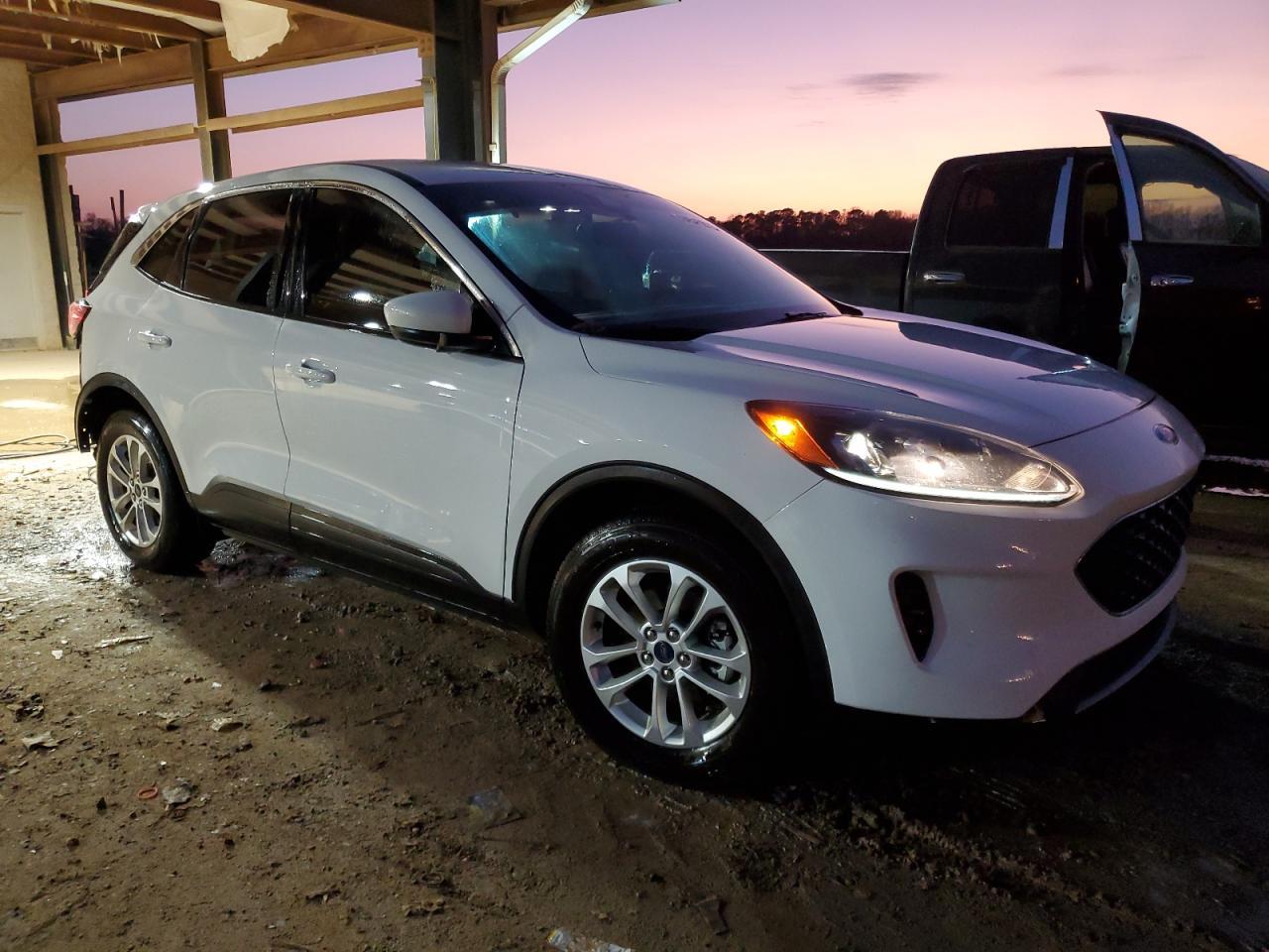 2020 FORD ESCAPE SE - Image 4