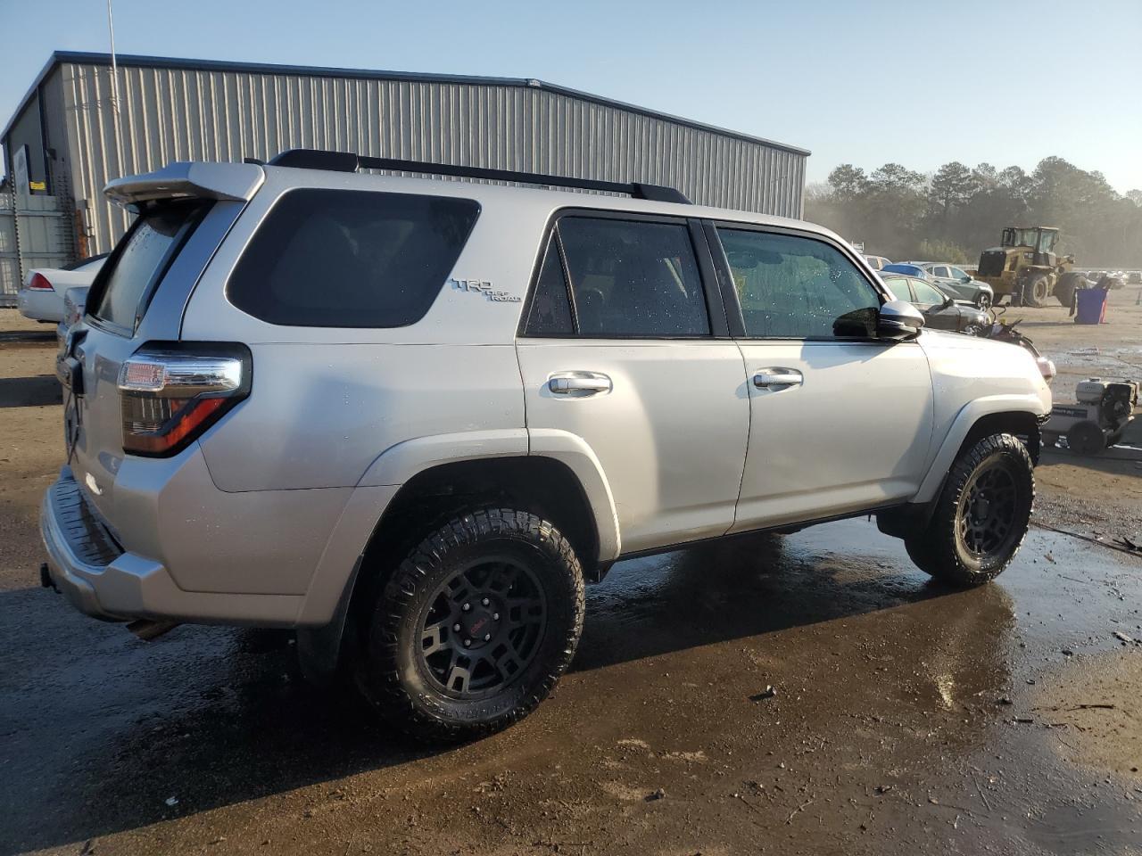 2020 TOYOTA 4RUNNER SR - Фото 3