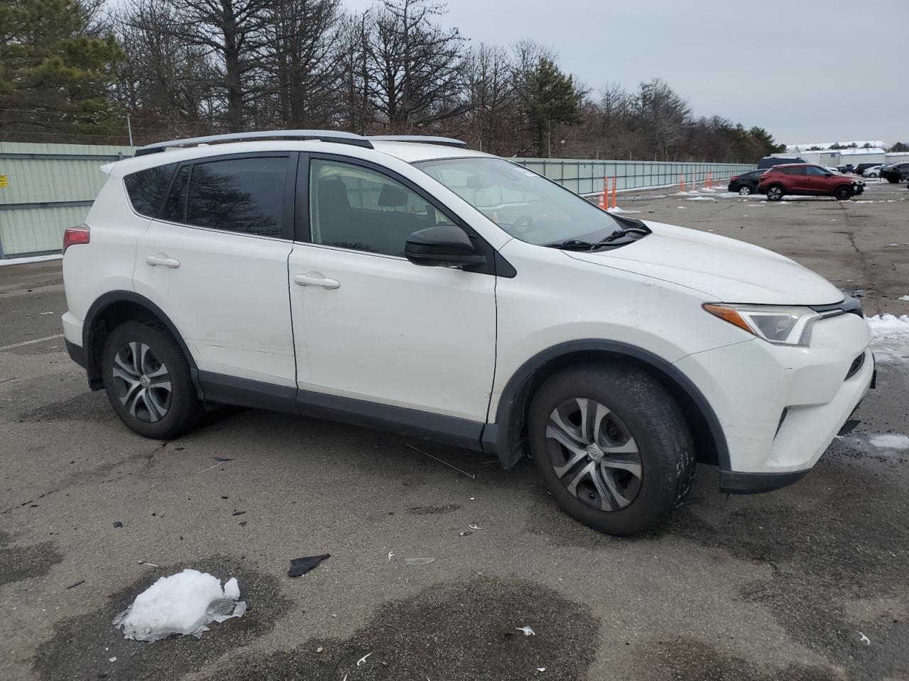 2017 TOYOTA RAV4 LE - Image 4