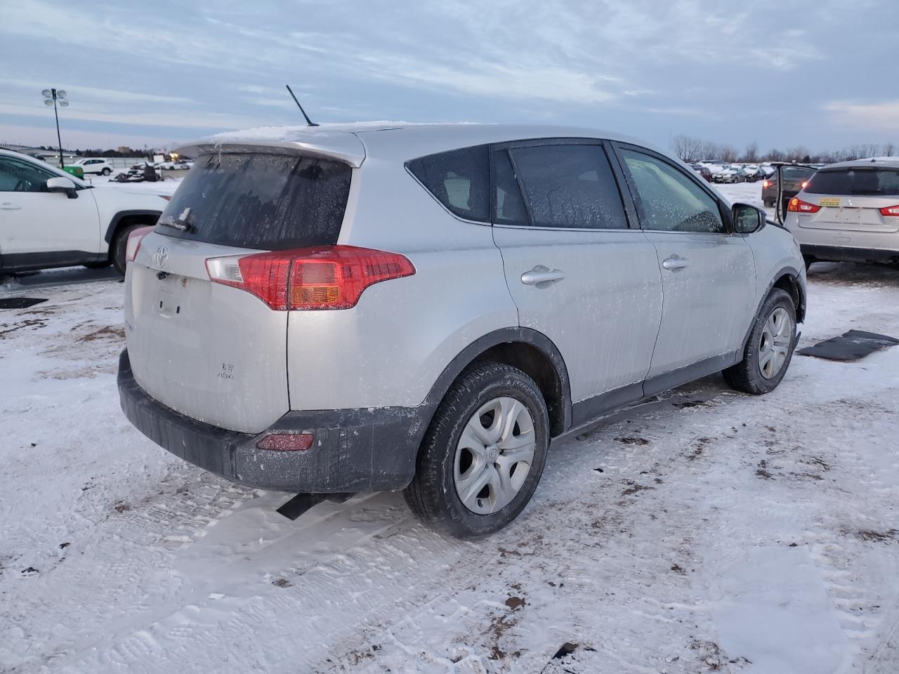 2014 TOYOTA RAV4 LE - Фото 3