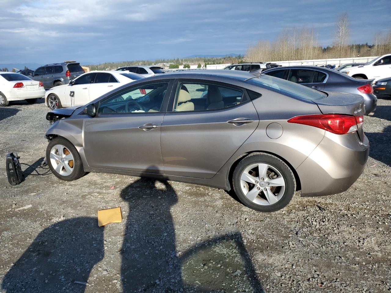 2013 HYUNDAI ELANTRA GL - Image 2