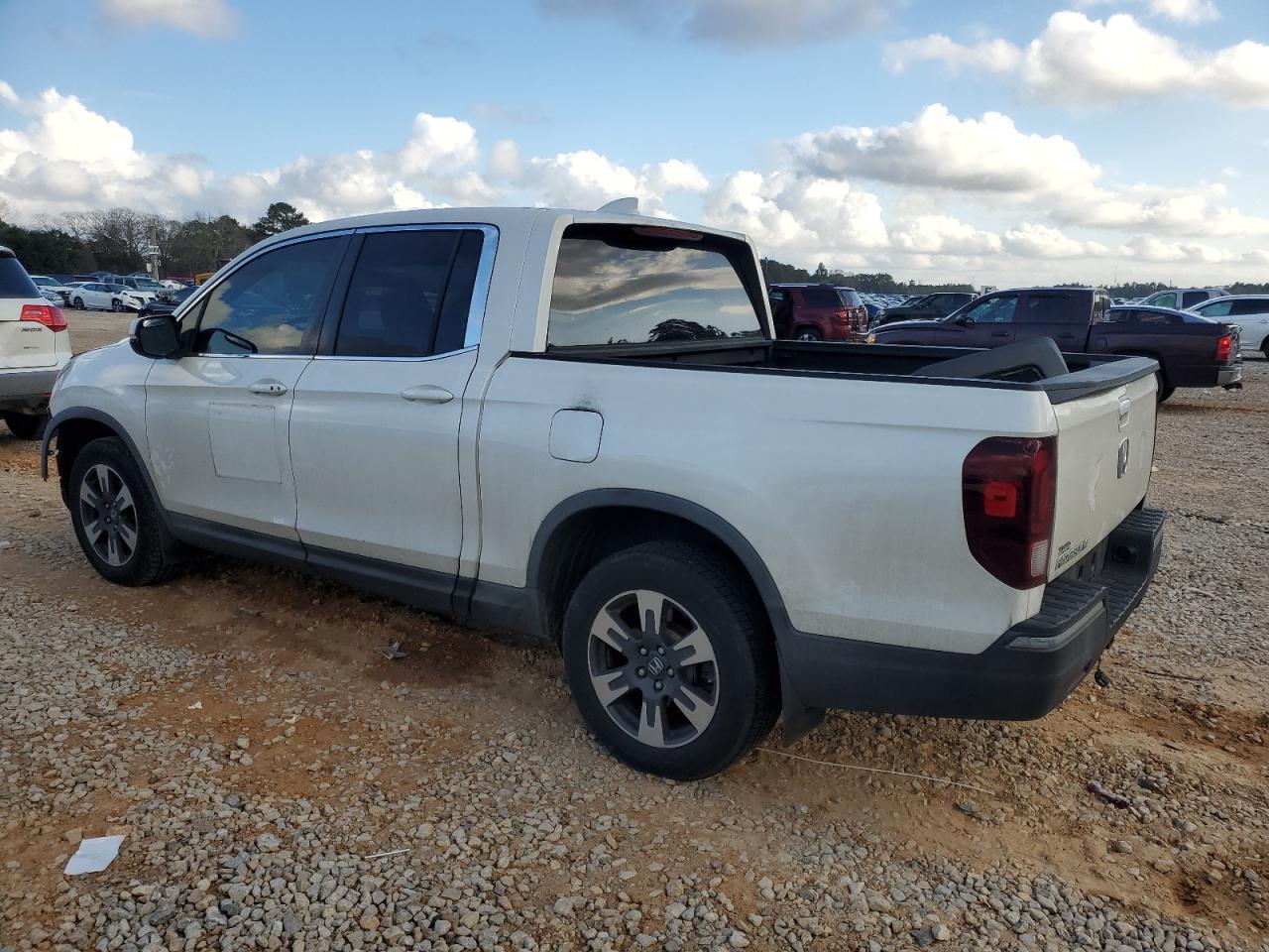 2017 HONDA RIDGELINE - Image 2