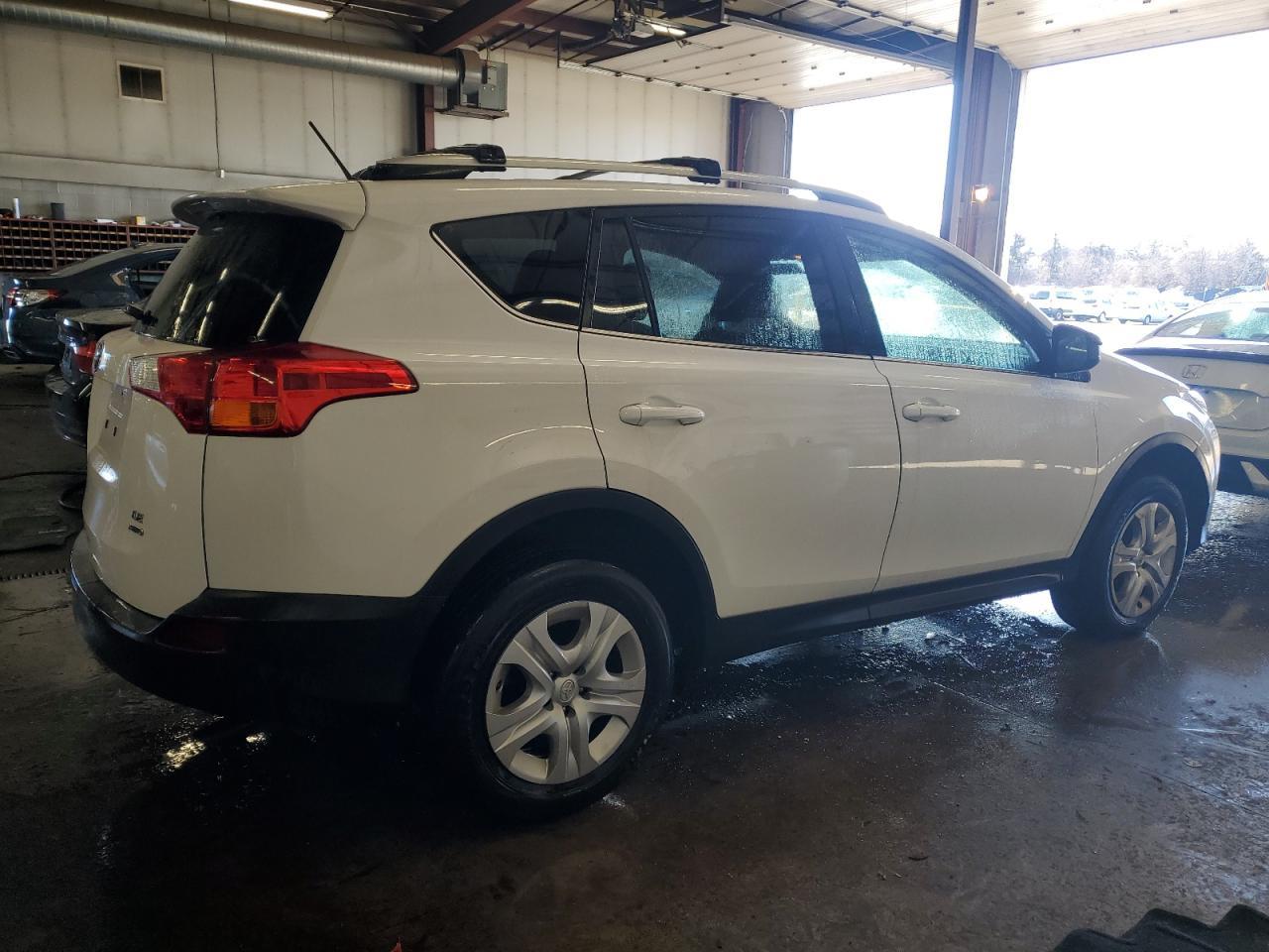 2015 TOYOTA RAV4 LE - Фото 3