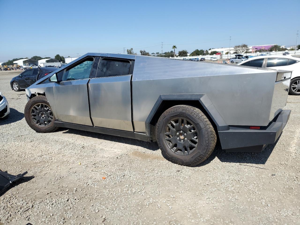 2024 TESLA CYBERTRUCK - Image 2