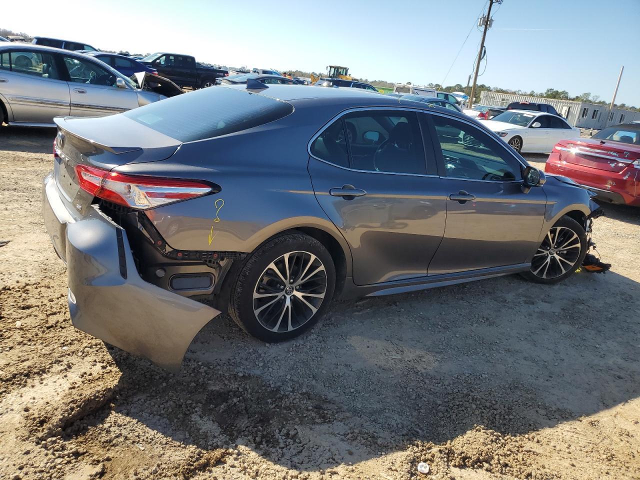 2020 TOYOTA CAMRY SE - Image 3