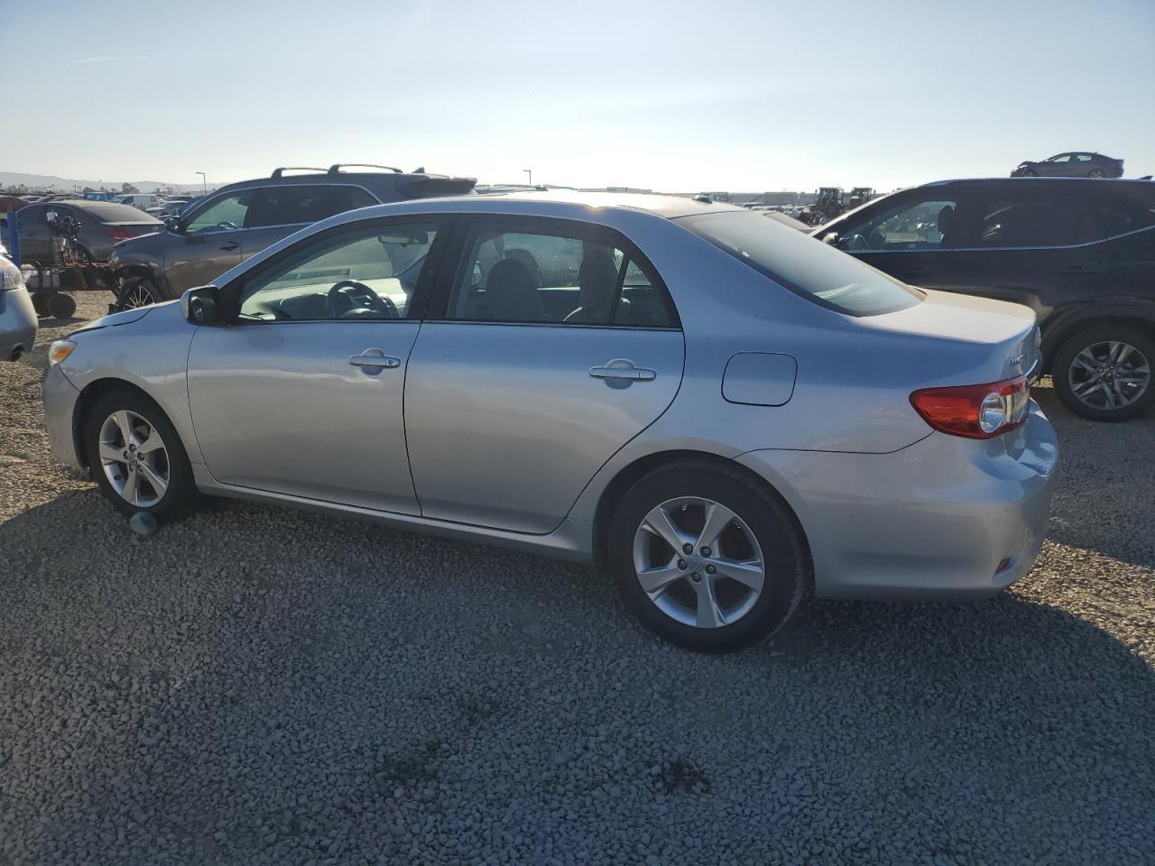 2013 TOYOTA COROLLA BA - Фото 2