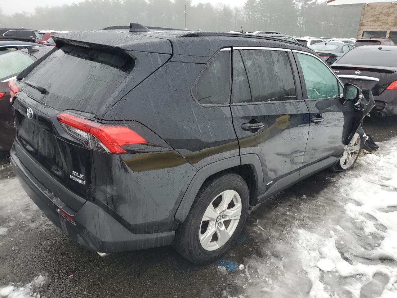 2020 TOYOTA RAV4 XLE - Image 3