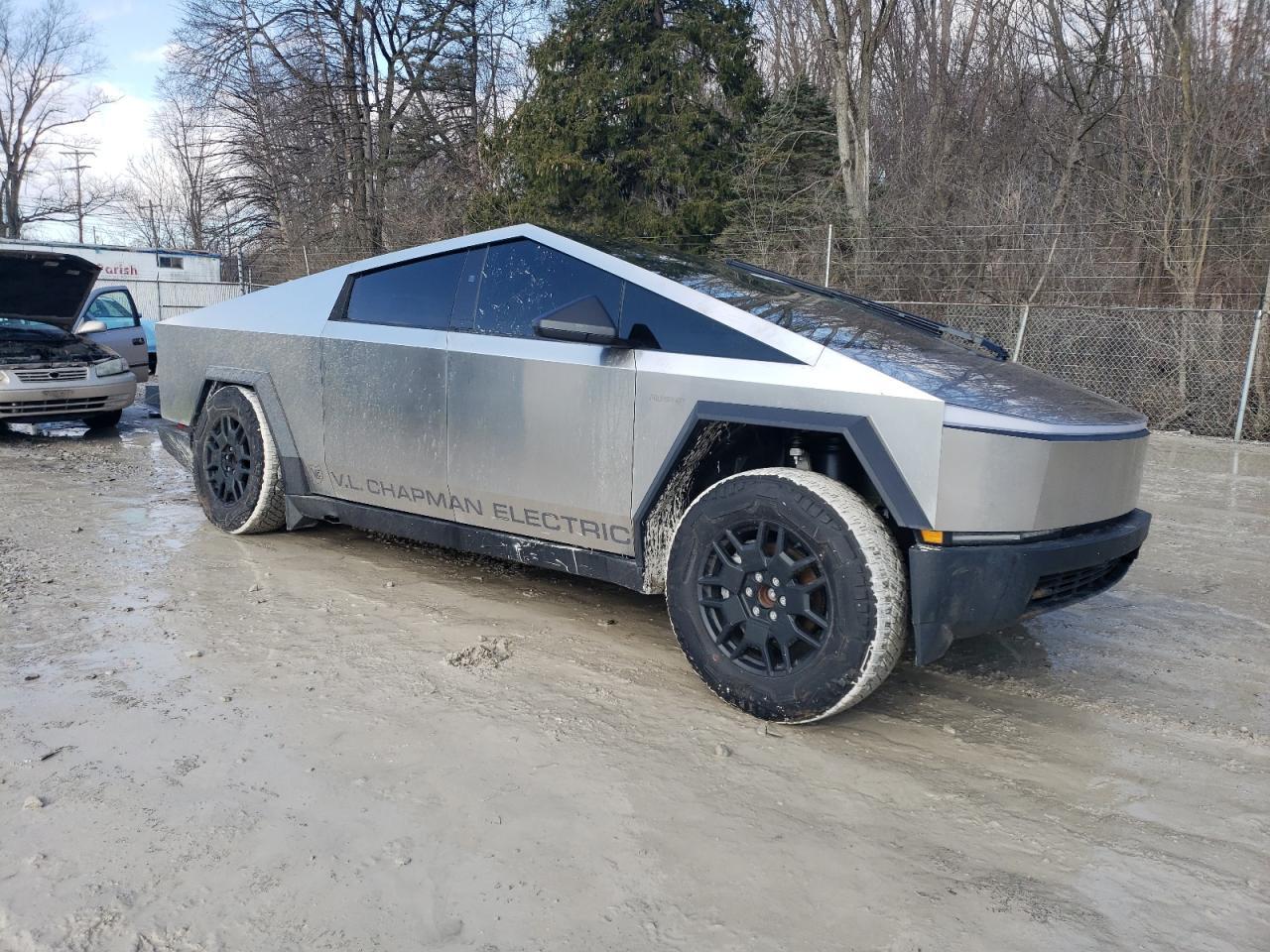 2024 TESLA CYBERTRUCK - Фото 4
