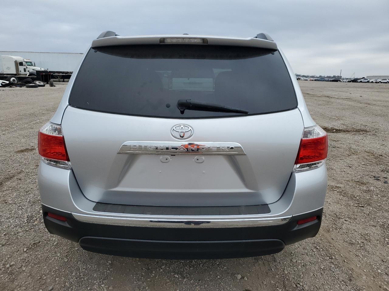 2012 TOYOTA HIGHLANDER - Image 6