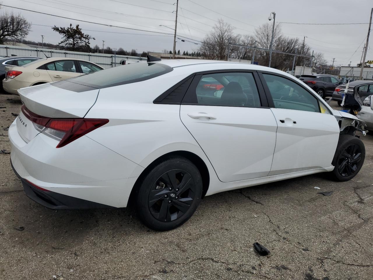 2022 HYUNDAI ELANTRA SE - Фото 3