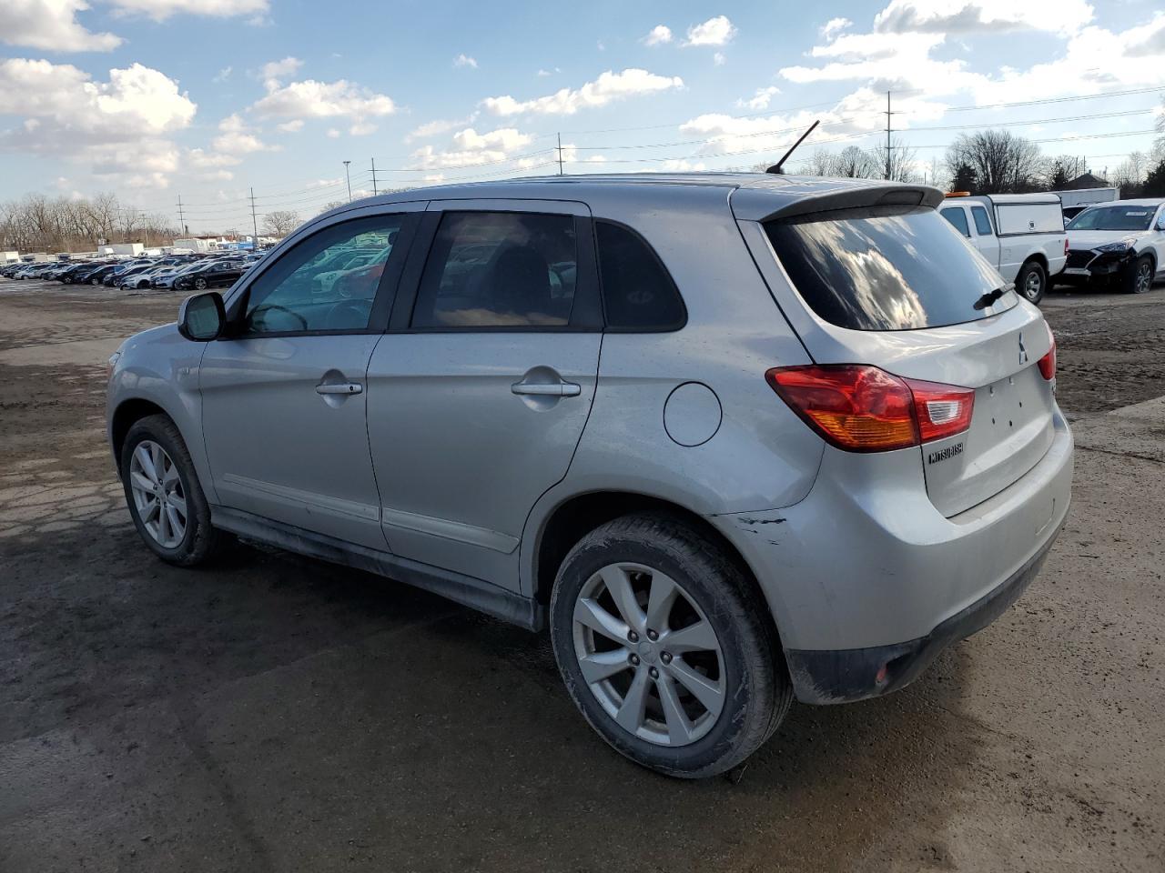 2015 MITSUBISHI OUTLANDER - Фото 2