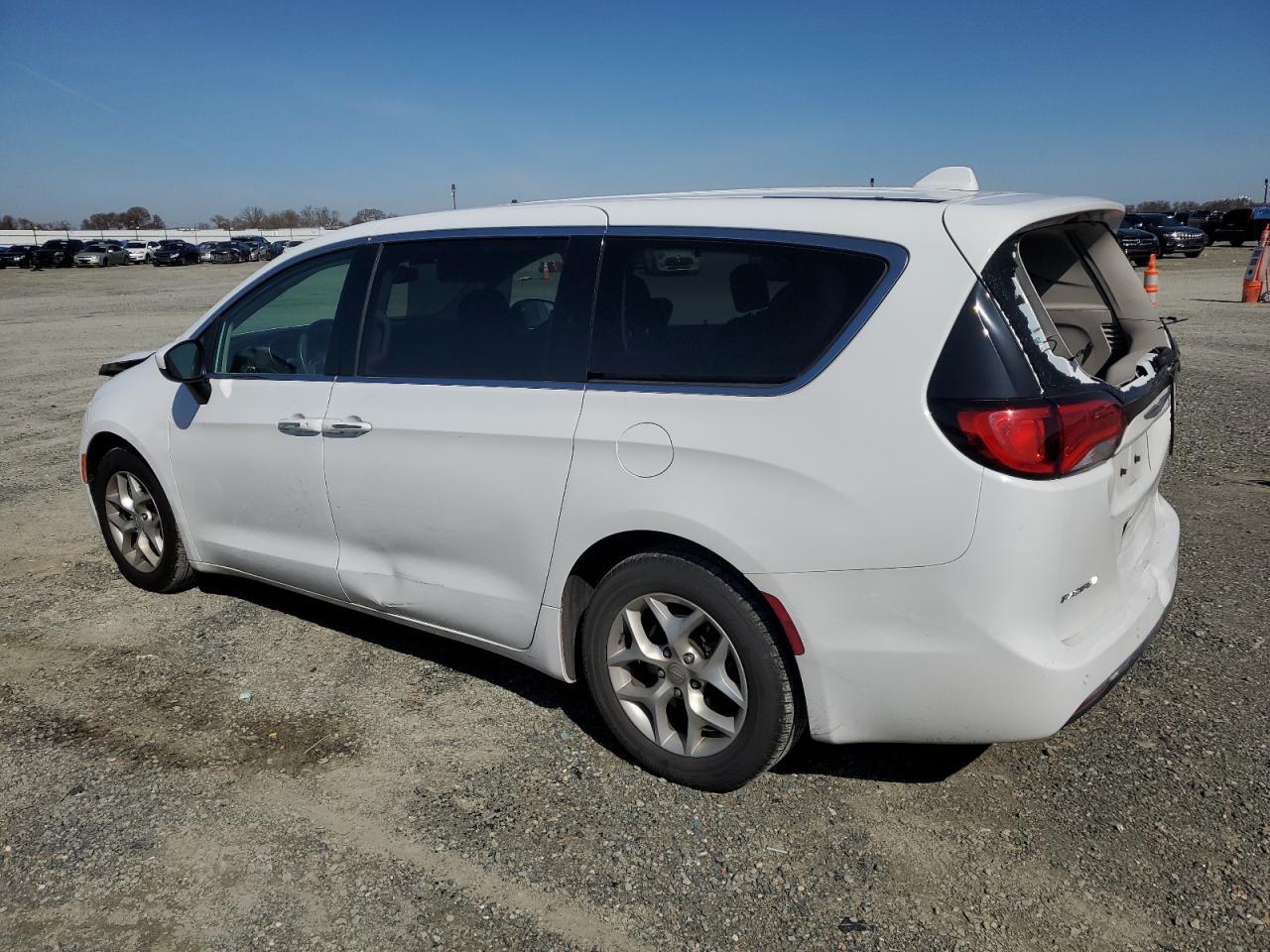 2017 CHRYSLER PACIFICA T - Image 2
