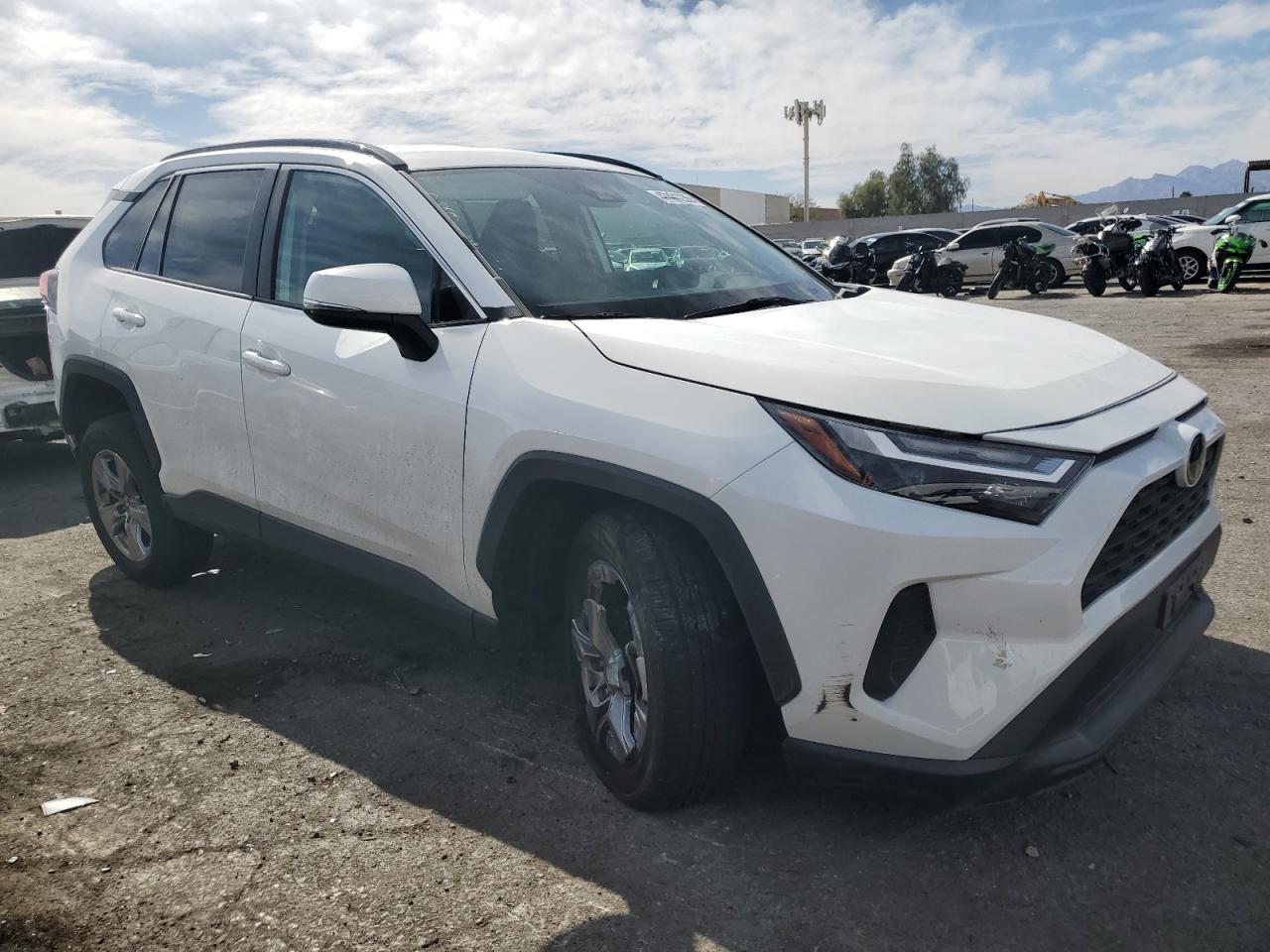 2022 TOYOTA RAV4 XLE - Фото 4