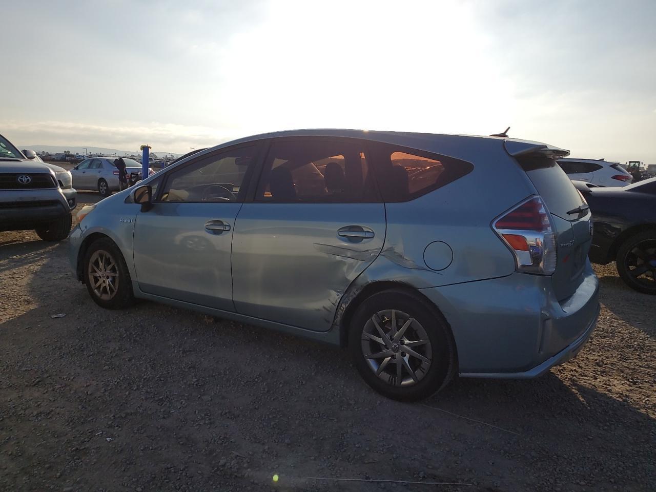 2015 TOYOTA PRIUS V - Image 2