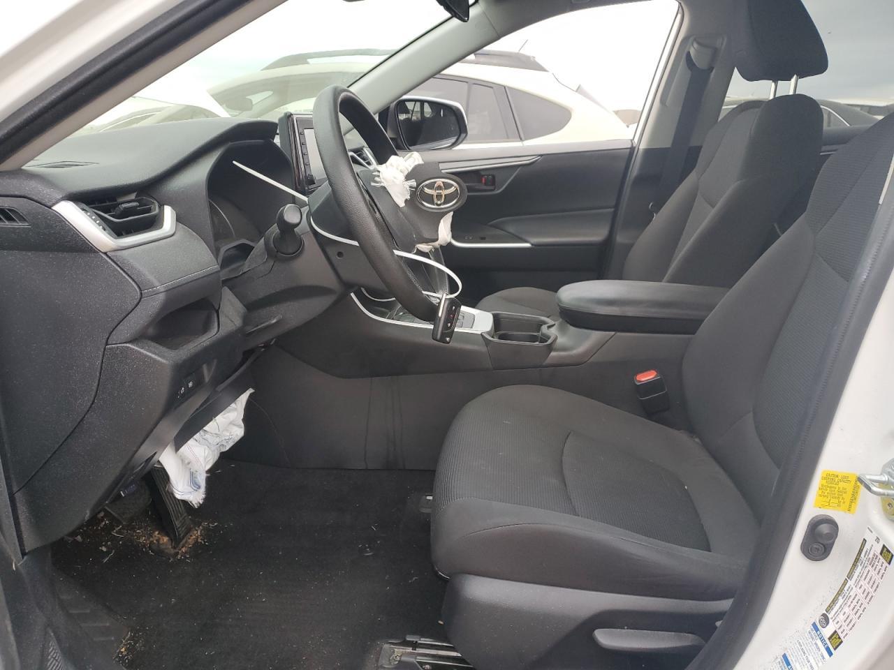 2021 TOYOTA RAV4 LE - Фото 7